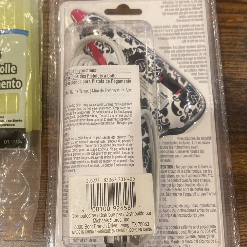 Artminds high temp glue gun with glue sticks - Picture 3 of 3